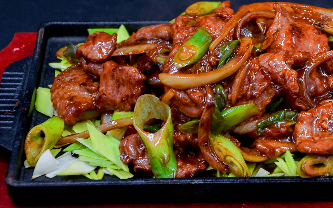 Spicy fillet beef on heating plate
