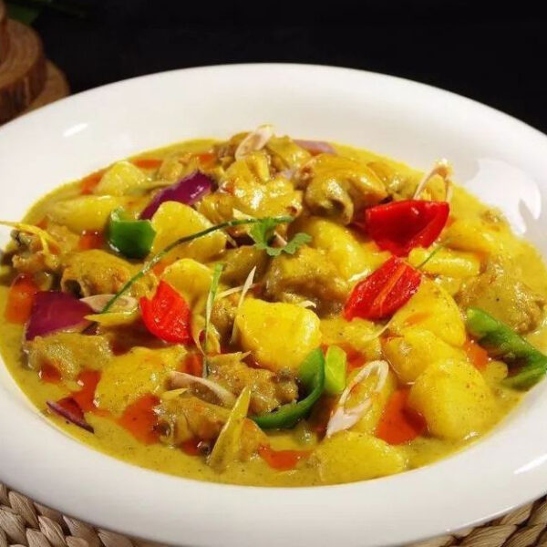 Fried chicken with thai curry