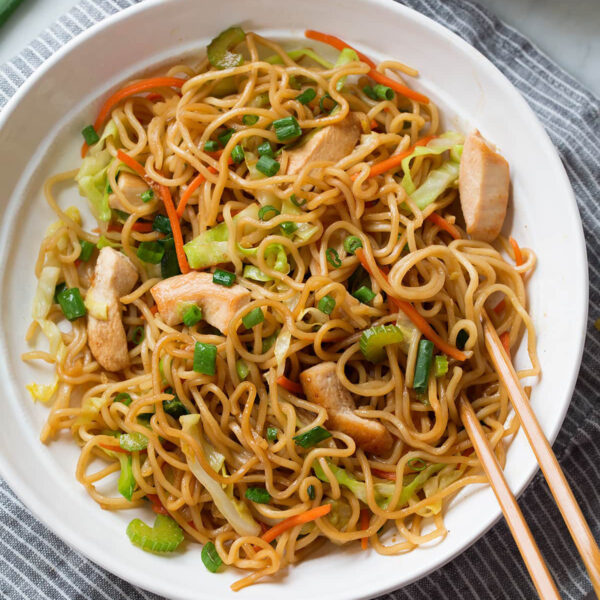 Fried noodles with chicken